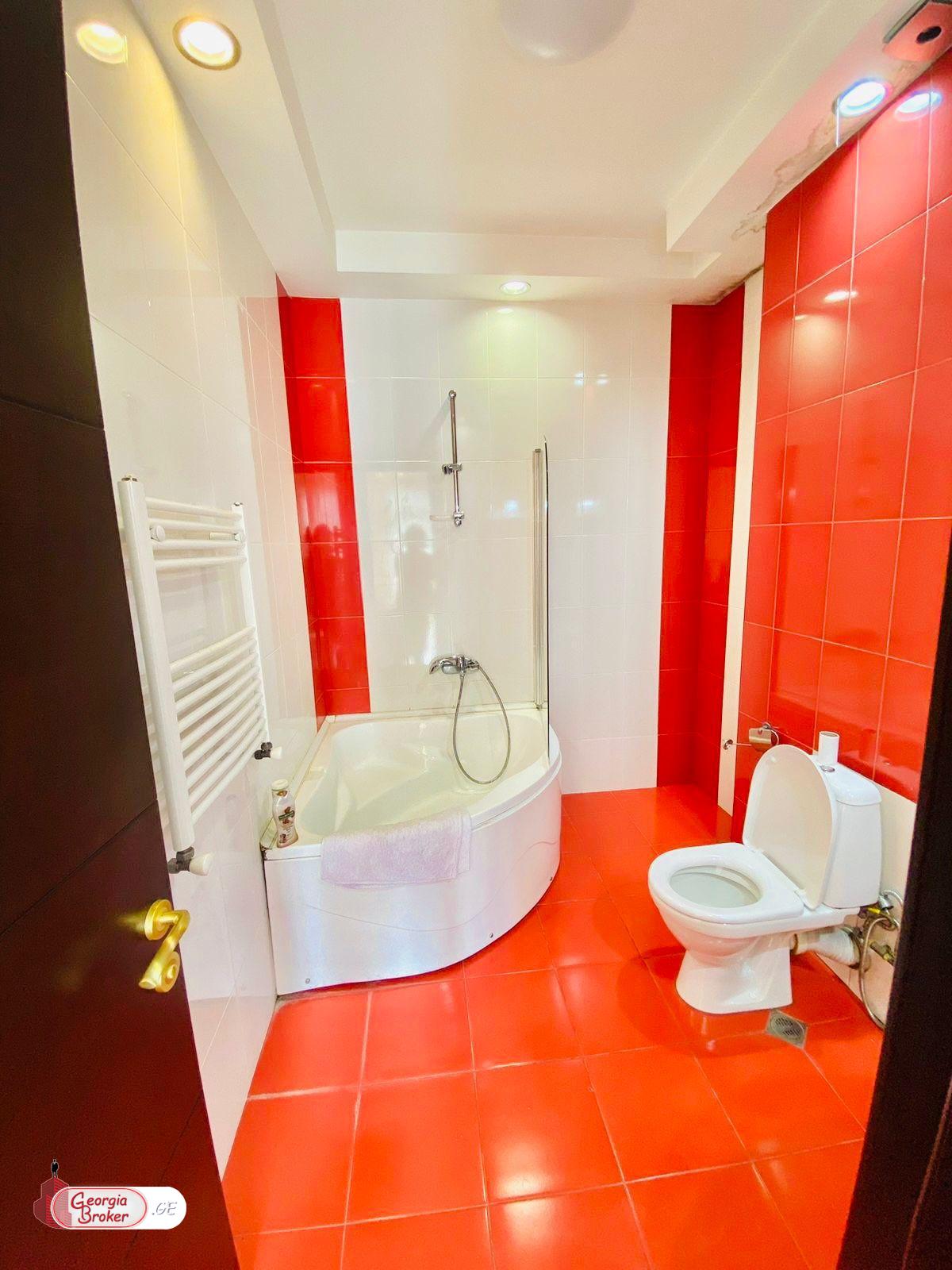 იყიდება ახალი გარემონტებული 5 ოთახიანი ბინა ვაკეში